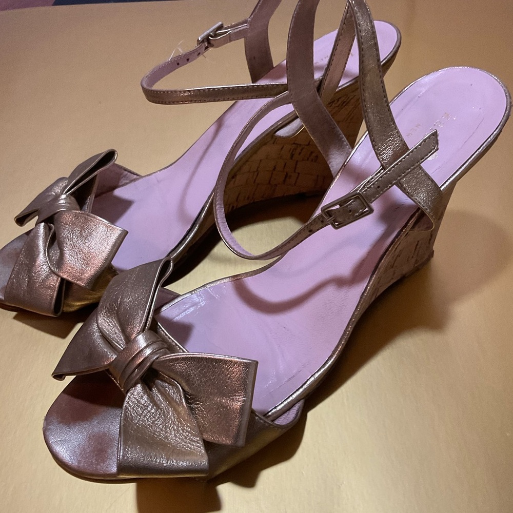 KATE SPADE Gold Bow Wedge Sandals Heels, size 9